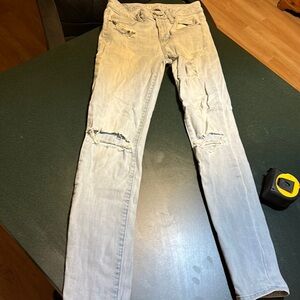 American Eagle light wash skinny jeans